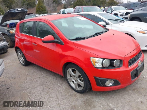 2015 Chevrolet Sonic LTZ z VIN 1G1JE6SB7F4198089, wystawiony jako IAAI lot #41150037 z przebiegiem 123 568 mil mil oraz . Historia ofert i sprzedaży dostępna na DreamBid. Obrazek 1.