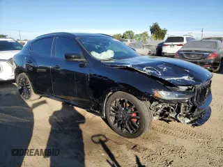 2018 Maserati Levante GranSport z VIN ZN661XUS2JX302411, wystawiony jako Copart lot #79459504 z przebiegiem 83 989 mil mil oraz Czysty tytuł • Clean title. Historia ofert i sprzedaży dostępna na DreamBid. Obrazek 4.