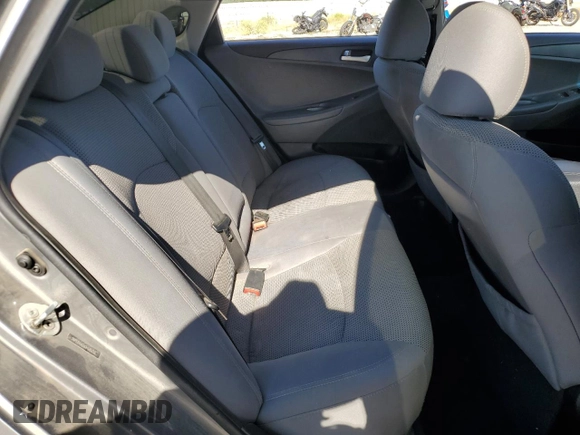 2013 Hyundai Sonata GLS z VIN 5NPEB4AC4DH585156, wystawiony jako Copart lot #58865225 z przebiegiem 142 382 mil mil oraz Szkoda całkowita • Salvage title. Historia ofert i sprzedaży dostępna na DreamBid. Obrazek 10.
