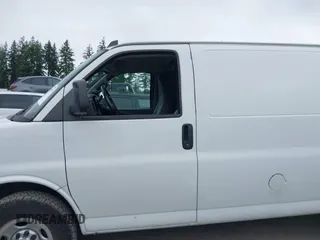 2019 Chevrolet Express Cargo z VIN 1GCWGAFP7K1189100, wystawiony jako IAAI lot #42459577 z przebiegiem 95 789 mil mil oraz . Historia ofert i sprzedaży dostępna na DreamBid. Obrazek 14.