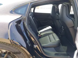 2022 Porsche Taycan GTS z VIN WP0AD2Y12NSA59275, wystawiony jako IAAI lot #42170547 z przebiegiem 43 757 mil mil oraz . Historia ofert i sprzedaży dostępna na DreamBid. Obrazek 8.