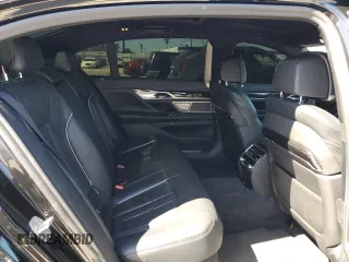2022 BMW 7 Series 740i with VIN WBA7T2C00NCK41427, listed as a Copart auction lot 65962033 with 17,842 mi miles. Bid and sale history available at carsss.com. Image 10.