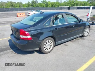 2005 Volvo S40 with VIN YV1MS382X52120252, listed as a IAAI auction lot 42036354 with 148,281 mi miles. Bid and sale history available at carsss.com. Image 4.