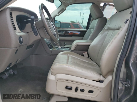 2016 Lincoln Navigator Select z VIN 5LMJJ2HT4GEL09228, wystawiony jako Copart lot #56006535 z przebiegiem 157 100 mil mil oraz Szkoda całkowita • Salvage title. Historia ofert i sprzedaży dostępna na DreamBid. Obrazek 7.