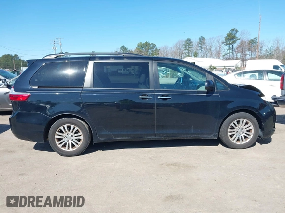 2017 Toyota Sienna XLE Auto Access Seat with VIN 5TDYZ3DC0HS833692, listed as a IAAI auction lot 41810308 with 112,806 mi miles. Bid and sale history available at carsss.com. Image 13.