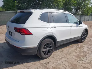 2024 Volkswagen Tiguan SE with VIN 3VV3B7AX9RM098307, listed as a IAAI auction lot 41941586 with 16,945 mi miles and . Bid and sale history available at DreamBid. Image 4.