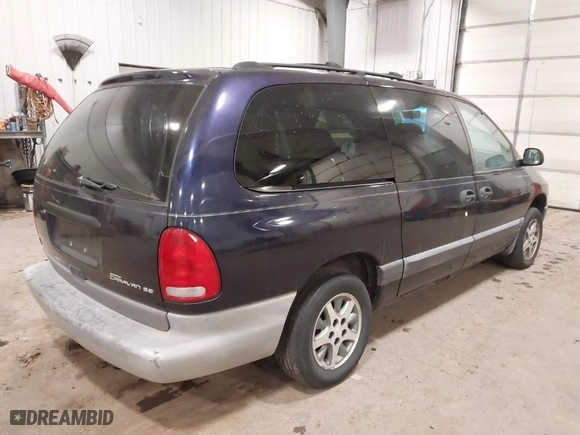 1997 Dodge Caravan SE with VIN 1B4GP44RXVB458664, listed as a IAAI auction lot 41402638 with 105,906 mi miles. Bid and sale history available at carsss.com. Image 4.