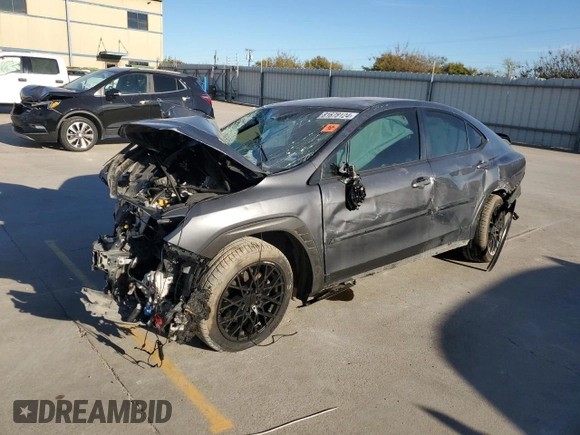 2022 Subaru WRX z VIN JF1VBAB60N8009450, wystawiony jako Copart lot #84662414 z przebiegiem 63 158 mil mil oraz Szkody całkowita. Historia ofert i sprzedaży dostępna na DreamBid. Obrazek 1.