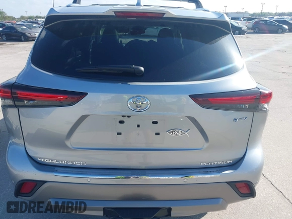 2025 Toyota Highlander Hybrid Platinum z VIN 5TDEBRCH0SS651408, wystawiony jako IAAI lot #41750433 z przebiegiem 6 705 mil mil oraz . Historia ofert i sprzedaży dostępna na DreamBid. Obrazek 17.