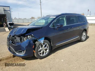 2018 Chrysler Pacifica Touring L Plus z VIN 2C4RC1EG8JR315856, wystawiony jako Copart lot #53338325 z przebiegiem 52 618 mil mil oraz Szkody całkowita. Historia ofert i sprzedaży dostępna na DreamBid. Obrazek 1.