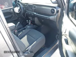 2018 Jeep Wrangler Unlimited Sport S z VIN 1C4HJXDG4JW132547, wystawiony jako IAAI lot #41838010 z przebiegiem 69 987 mil mil oraz . Historia ofert i sprzedaży dostępna na DreamBid. Obrazek 5.