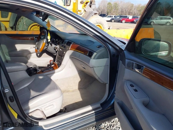 2005 Lexus ES 330 with VIN JTHBA30G755097453, listed as a IAAI auction lot 41422974 with 181960 miles. Bid and sale history available at carsss.com. Image 5.