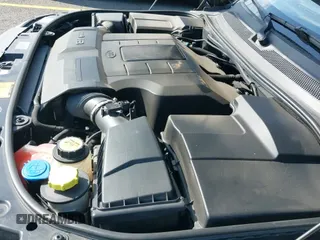 2010 Land Rover Range Rover Sport HSE Lux z VIN SALSK2D42AA243776, wystawiony jako IAAI lot #43241053 z przebiegiem 68 101 mil mil oraz . Historia ofert i sprzedaży dostępna na DreamBid. Obrazek 14.