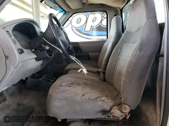 1996 Ford Ranger XL z VIN 1FTCR10A6TUC84491, wystawiony jako Copart lot #58954475 z przebiegiem 218 487 mil mil oraz Czysty tytuł • Clean title. Historia ofert i sprzedaży dostępna na DreamBid. Obrazek 7.