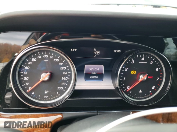 2018 Mercedes-Benz E-Class E 300 with VIN WDDZF4JBXJA371181, listed as a Copart auction lot 68609982 with 28,860 mi miles. Bid and sale history available at carsss.com. Image 9.