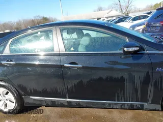 2014 Hyundai Sonata Hybrid Limited with VIN KMHEC4A46EA110201, listed as a IAAI auction lot 41427483 with 81,957 mi miles. Bid and sale history available at carsss.com. Image 13.