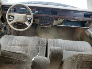 1986 Ford Crown Victoria z VIN 2FABP43F2GX172057, wystawiony jako Copart lot #71609094 z przebiegiem 63 900 mil mil oraz Tytuł czysty. Historia ofert i sprzedaży dostępna na DreamBid. Obrazek 8.