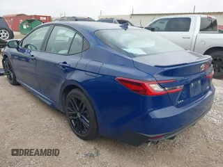 2025 Toyota Camry LE z VIN 4T1DAACK7SU034414, wystawiony jako IAAI lot #42402941 z przebiegiem 22 553 mil mil oraz . Historia ofert i sprzedaży dostępna na DreamBid. Obrazek 3.