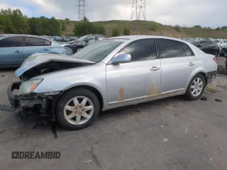2007 Toyota Avalon XL z VIN 4T1BK36B17U195702, wystawiony jako Copart lot #58081355 z przebiegiem Nie podano mil oraz Szkoda całkowita • Salvage title. Historia ofert i sprzedaży dostępna na DreamBid. Obrazek 1.