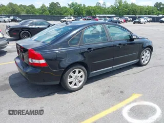 2007 Volvo S40 2.4L with VIN YV1MS382672306082, listed as a IAAI auction lot 42128332 with 146,439 mi miles. Bid and sale history available at carsss.com. Image 4.
