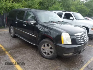 2007 Cadillac Escalade ESV z VIN 1GYFK66827R261571, wystawiony jako IAAI lot #42422302 z przebiegiem 197 501 mil mil oraz . Historia ofert i sprzedaży dostępna na DreamBid. Obrazek 1.
