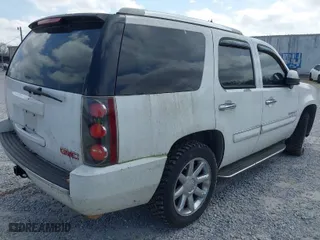 2007 GMC Yukon Denali with VIN 1GKFK638X7J136699, listed as a IAAI auction lot 41803850 with 192,541 mi miles. Bid and sale history available at carsss.com. Image 4.