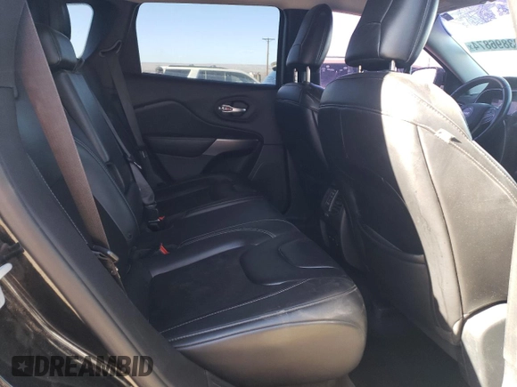 2019 Jeep Cherokee Altitude с VIN 1C4PJMLX3KD408306, выставлен на аукционе Copart как лот 83896874 с пробегом 128 054 миль миль и Списание • Salvage title. История ставок и продаж доступна на DreamBid. Изображение 10.