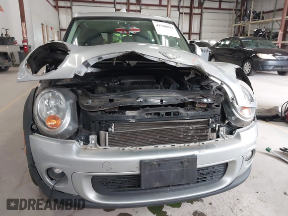 2011 MINI Clubman z VIN WMWZF3C56BT188312, wystawiony jako IAAI lot #41980882 z przebiegiem 143 669 mil mil oraz . Historia ofert i sprzedaży dostępna na DreamBid. Obrazek 13.