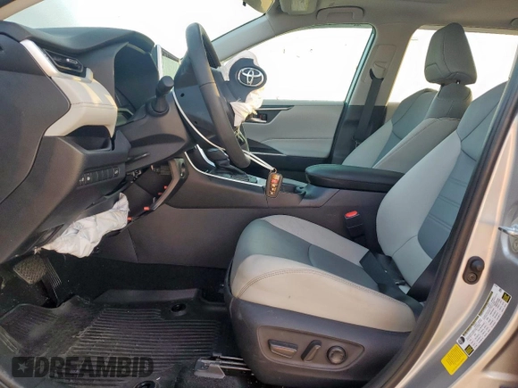 2024 Toyota RAV4 XLE Premium with VIN 2T3C1RFV2RC286896, listed as a Copart auction lot 64267695 with 18,872 mi miles and Salvage title. Bid and sale history available at DreamBid. Image 7.