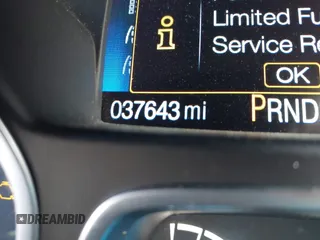 2018 Ford Escape SE z VIN 1FMCU9GD6JUD55937, wystawiony jako IAAI lot #41898592 z przebiegiem 37 800 mil mil oraz . Historia ofert i sprzedaży dostępna na DreamBid. Obrazek 16.