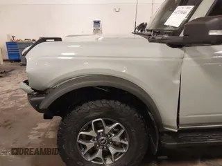 2021 Ford Bronco z VIN 1FMEE5DP0MLA64549, wystawiony jako IAAI lot #41719646 z przebiegiem 33 089 mil mil oraz . Historia ofert i sprzedaży dostępna na DreamBid. Obrazek 17.
