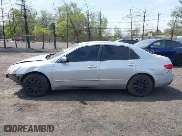 2005 Honda Accord LX z VIN 1HGCM56415A106162, wystawiony jako IAAI lot #42119356 z przebiegiem Nie podano mil oraz . Historia ofert i sprzedaży dostępna na DreamBid. Obrazek 14.