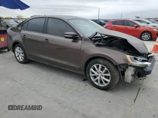 2012 Volkswagen Jetta Sedan SE w/Convenience with VIN 3VWDX7AJ2CM305513, listed as a Copart auction lot 84106174 with 171,168 mi miles and Salvage Title. Bid and sale history available at carsss.com. Image 4.
