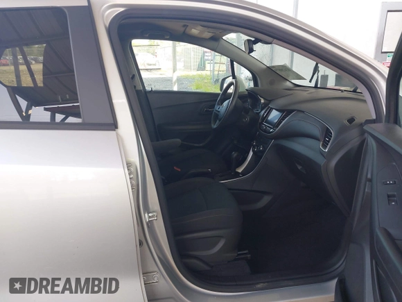 2020 Chevrolet Trax LS with VIN KL7CJKSB1LB024737, listed as a IAAI auction lot 42420879 with 41,480 mi miles and . Bid and sale history available at DreamBid. Image 5.