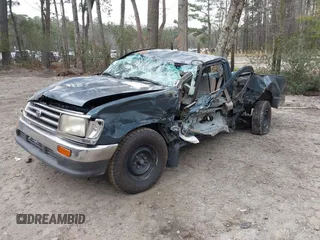 1995 Toyota T100 z VIN JT4VD11E8S0006805, wystawiony jako IAAI lot #41867368 z przebiegiem 261 130 mil mil oraz . Historia ofert i sprzedaży dostępna na DreamBid. Obrazek 2.