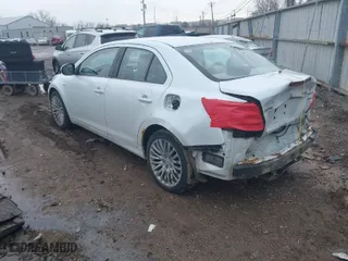 2012 Suzuki Kizashi SE with VIN JS2RF9A39C6100107, listed as a IAAI auction lot 41132911 with 204,646 mi miles. Bid and sale history available at carsss.com. Image 3.