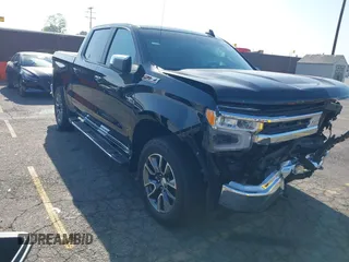 2023 Chevrolet Silverado 1500 LT z VIN 1GCUDDED8PZ311819, wystawiony jako IAAI lot #42205563 z przebiegiem 26 701 mil mil oraz . Historia ofert i sprzedaży dostępna na DreamBid. Obrazek 1.