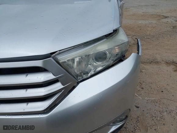 2013 Toyota Highlander with VIN 5TDZK3EHXDS103043, listed as a IAAI auction lot 41889515 with 83,976 mi miles. Bid and sale history available at carsss.com. Image 17.