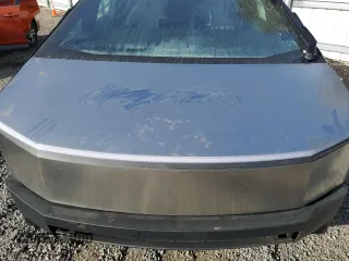 2024 Tesla Cybertruck z VIN 7G2CEHED8RA029232, wystawiony jako Copart lot #84401444 z przebiegiem Nie podano mil oraz Szkoda całkowita • Salvage title. Historia ofert i sprzedaży dostępna na DreamBid. Obrazek 11.