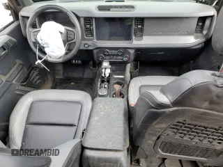 2024 Ford Bronco Big Bend z VIN 1FMDE7BH1RLA08209, wystawiony jako Copart lot #52204615 z przebiegiem Nie podano mil oraz Szkoda całkowita • Salvage title. Historia ofert i sprzedaży dostępna na DreamBid. Obrazek 8.