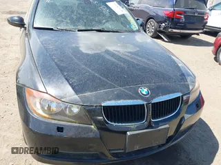2008 BMW 3 Series 328xi with VIN WBAVC73518KP39386, listed as a IAAI auction lot 39828477 with 188,917 mi miles. Bid and sale history available at carsss.com. Image 6.