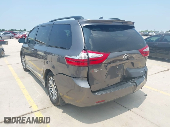 2019 Toyota Sienna XLE Auto Access Seat z VIN 5TDYZ3DC4KS970576, wystawiony jako IAAI lot #42166276 z przebiegiem 112 769 mil mil oraz . Historia ofert i sprzedaży dostępna na DreamBid. Obrazek 3.