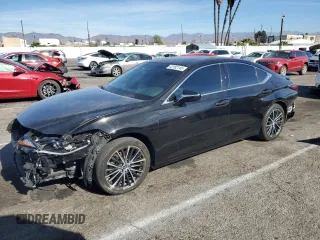 2022 Lexus ES 300h z VIN 58ADA1C13NU024676, wystawiony jako Copart lot #42182145 z przebiegiem 22 060 mil mil oraz Szkoda całkowita • Salvage title. Historia ofert i sprzedaży dostępna na DreamBid. Obrazek 1.