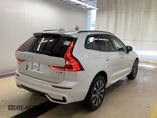 2024 Volvo XC60 Plus Dark Theme z VIN YV4L12RL7R1930548, wystawiony jako IAAI lot #42394524 z przebiegiem 3 069 mil mil oraz . Historia ofert i sprzedaży dostępna na DreamBid. Obrazek 9.