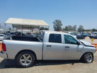2015 Ram 1500 Express z VIN 1C6RR6KGXFS605044, wystawiony jako IAAI lot #42476988 z przebiegiem 100 498 mil mil oraz . Historia ofert i sprzedaży dostępna na DreamBid. Obrazek 14.