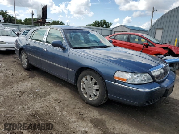 2005 Lincoln Town Car Signature Limited z VIN 1LNHM82W55Y647621, wystawiony jako Copart lot #58532875 z przebiegiem 77 336 mil mil oraz Szkoda całkowita • Salvage title. Historia ofert i sprzedaży dostępna na DreamBid. Obrazek 4.