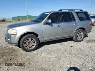 2008 Lincoln Navigator z VIN 5LMFU27588LJ03679, wystawiony jako Copart lot #45558345 z przebiegiem 149 347 mil mil oraz Szkoda całkowita • Salvage title. Historia ofert i sprzedaży dostępna na DreamBid. Obrazek 1.
