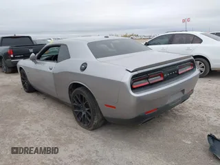2017 Dodge Challenger R/T Shaker z VIN 2C3CDZBT3HH651390, wystawiony jako IAAI lot #41097999 z przebiegiem 128 289 mil mil oraz . Historia ofert i sprzedaży dostępna na DreamBid. Obrazek 3.