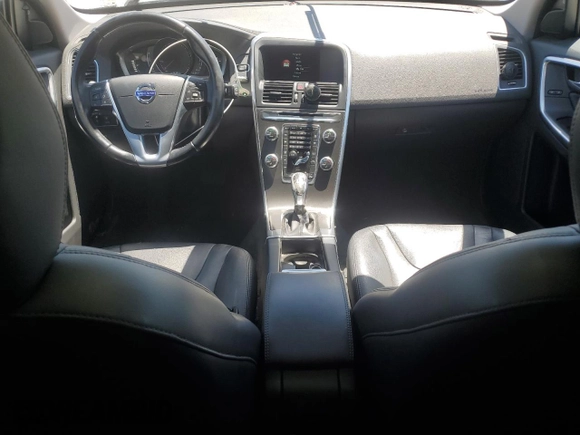 2015 Volvo XC60 T5 z VIN YV4612RK7F2716797, wystawiony jako Copart lot #58010425 z przebiegiem 49 647 mil mil oraz Szkoda całkowita • Salvage title. Historia ofert i sprzedaży dostępna na DreamBid. Obrazek 8.