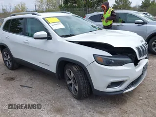 2019 Jeep Cherokee Limited z VIN 1C4PJLDB1KD387310, wystawiony jako IAAI lot #42190270 z przebiegiem 96 635 mil mil oraz . Historia ofert i sprzedaży dostępna na DreamBid. Obrazek 1.